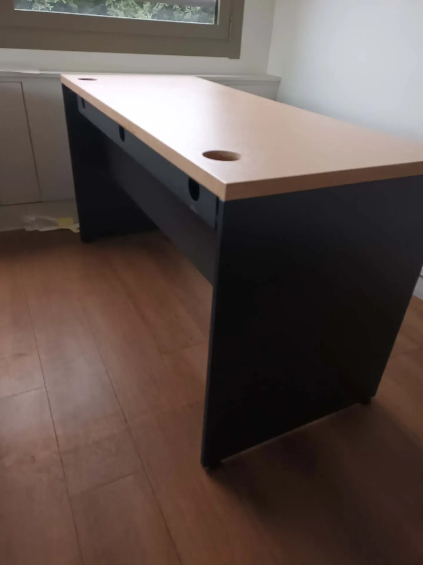 Bureaux individuels en Bois piétement panneau