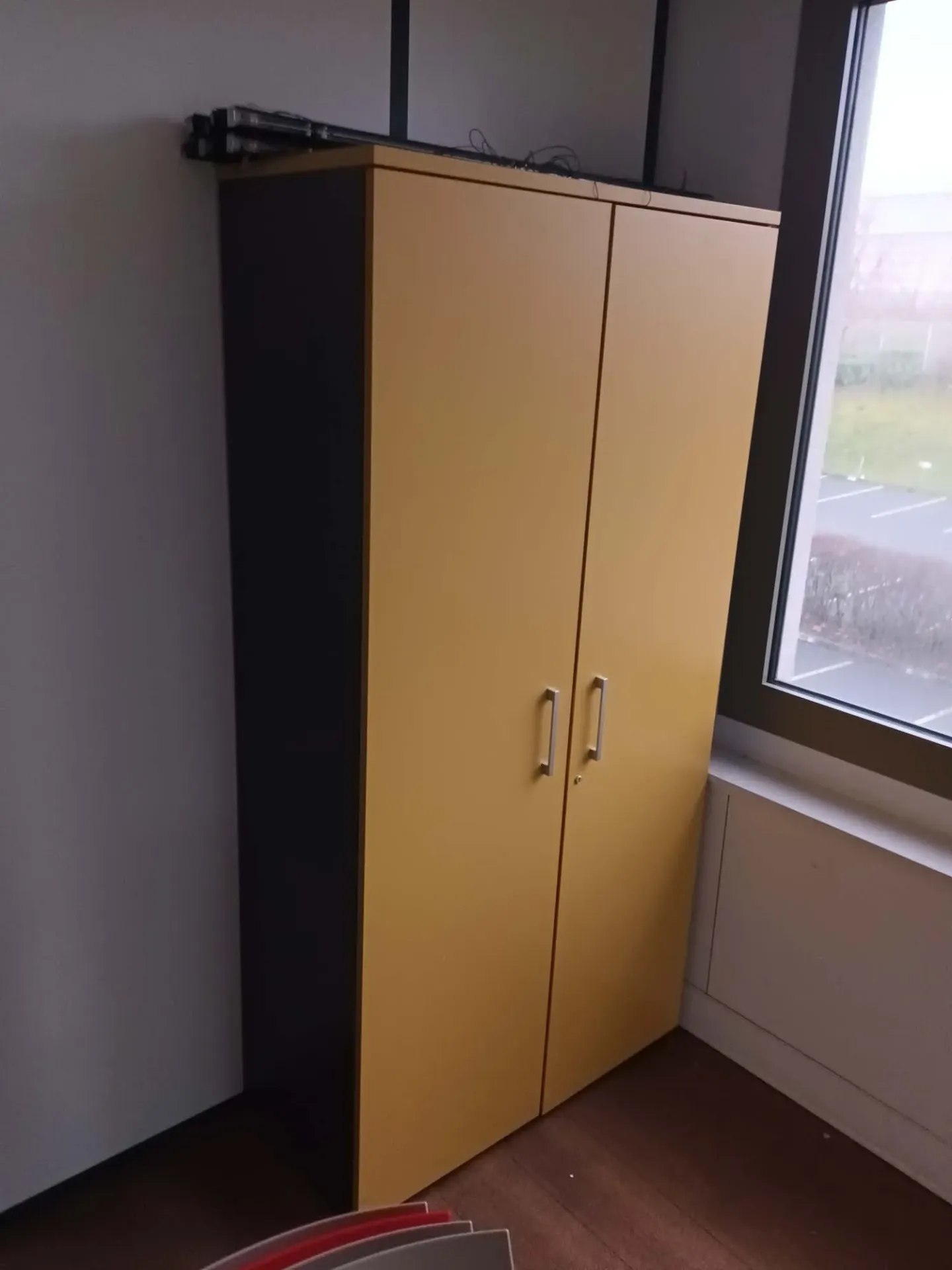 belle armoire de bureau jaune