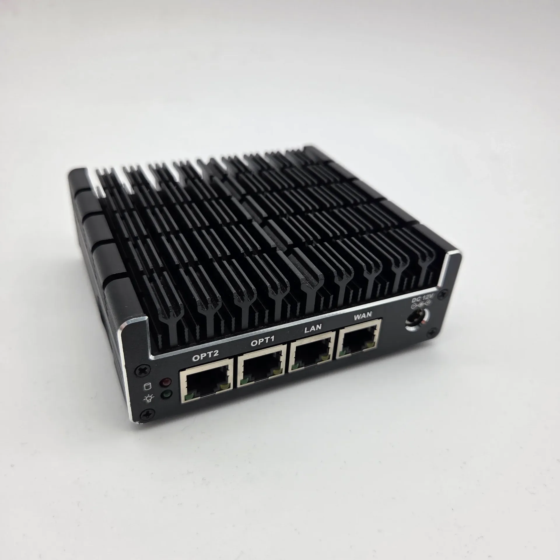 [INFRA-251211-109-5] PROTECTLI FW4B‑0‑4‑32 – Firewall / Routeur 4 ports Intel Celeron